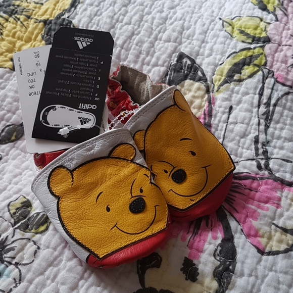 Adidas soft leather crib shoes - Picture 1 of 5